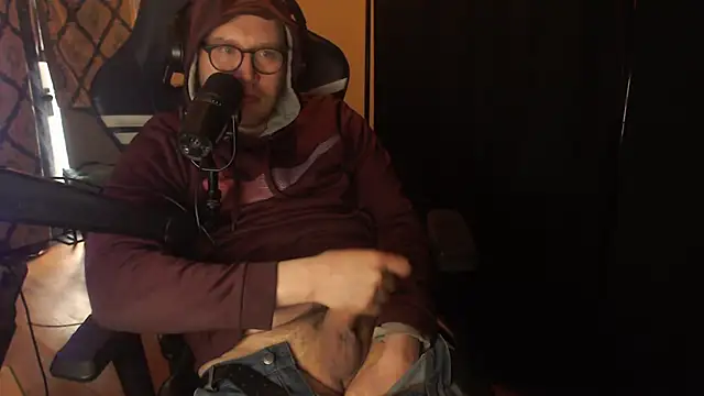 chicostick413 online show from March 31, 5:48 pm