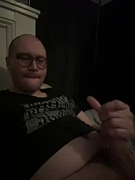 chicostick413 online show from April 1, 4:04 pm