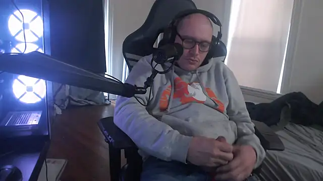 chicostick413 online show from October 28, 3:00 pm