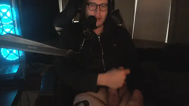 chicostick413 online show from October 31, 12:46 pm