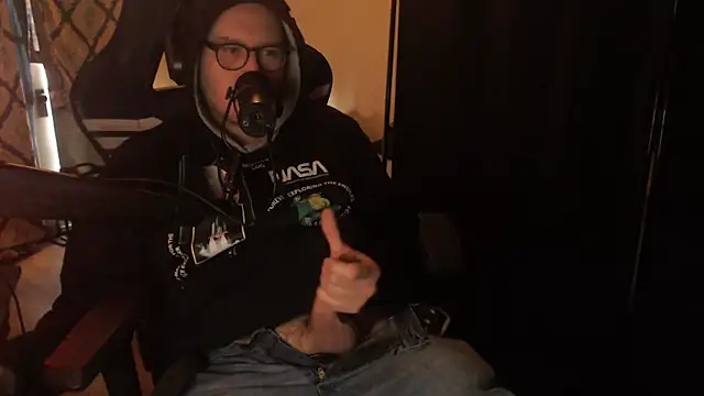 chicostick413 online show from April 4, 12:34 pm