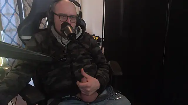 chicostick413 online show from March 25, 2:38 pm