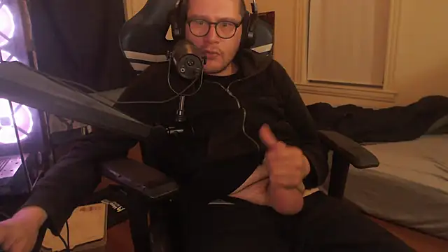 chicostick413 online show from September 21, 12:05 am