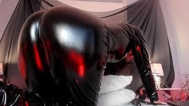 KylieMaxwell online show from November 16, 8:30 am