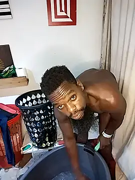 Snapshot of Chocolate_factory_man chatting on February 9, 9:17 pm Chocolate factory man online show from February 9, 9:17 pm