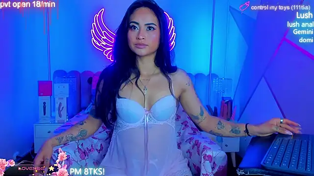 Snapshot of sallybrown_ chatting on May 25, 9:02 pm sallybrown online show from May 25, 9:02 pm