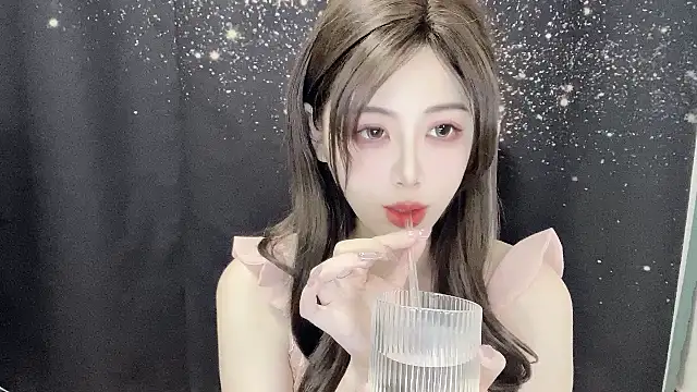 Snapshot of HOHO111111 chatting on December 19, 4:13 pm HOHO111111 online show from December 19, 4:13 pm