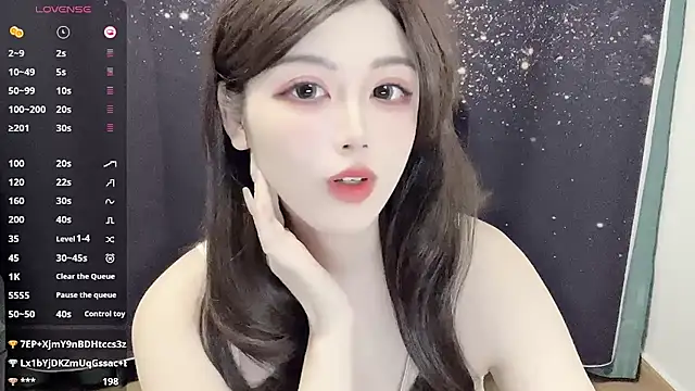 Snapshot of HOHO111111 chatting on February 8, 7:05 pm HOHO111111 online show from February 8, 7:05 pm