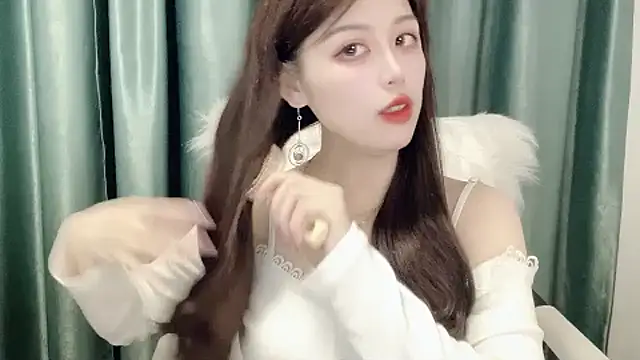 Snapshot of HOHO111111 chatting on December 5, 3:44 pm HOHO111111 online show from December 5, 3:44 pm