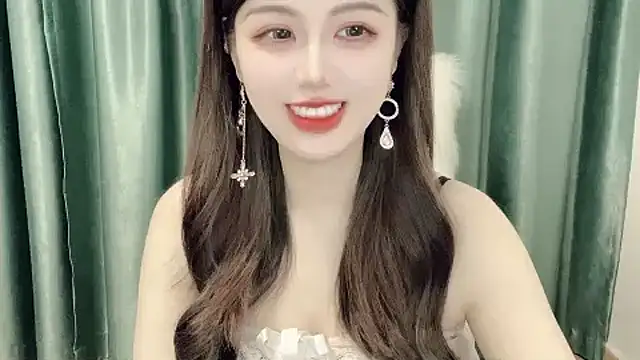 Snapshot of HOHO111111 chatting on December 9, 3:44 pm HOHO111111 online show from December 9, 3:44 pm