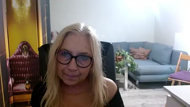 Snapshot of sofia_xkiss chatting on November 7, 3:05 pm sofia xkiss online show from November 7, 3:05 pm