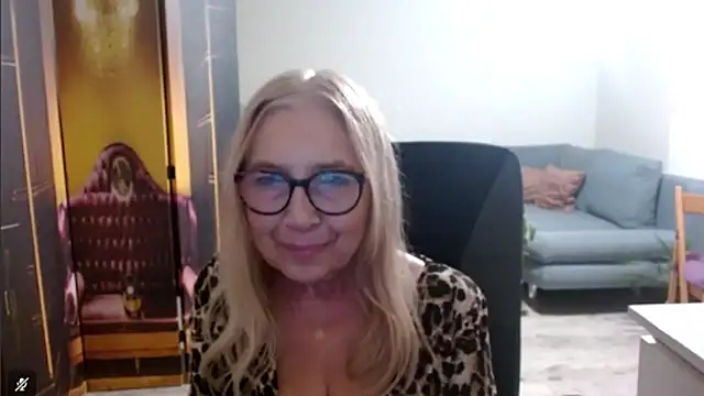 Snapshot of sofia_xkiss chatting on November 10, 2:44 pm sofia xkiss online show from November 10, 2:44 pm