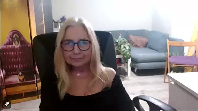 Snapshot of sofia_xkiss chatting on December 4, 2:49 pm sofia xkiss online show from December 4, 2:49 pm