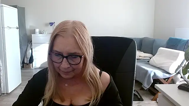 Snapshot of sofia_xkiss chatting on March 16, 2:55 pm sofia xkiss online show from March 16, 2:55 pm