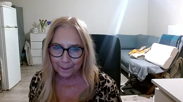 Snapshot of sofia_xkiss chatting on March 8, 5:43 pm sofia xkiss online show from March 8, 5:43 pm