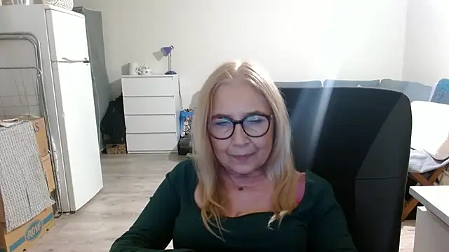 Snapshot of sofia_xkiss chatting on March 6, 5:43 pm sofia xkiss online show from March 6, 5:43 pm