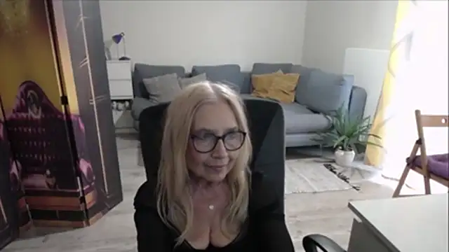 sofia xkiss online show from April 20, 1:45 pm