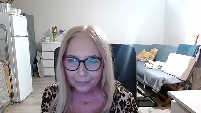 Snapshot of sofia_xkiss chatting on March 10, 6:01 pm sofia xkiss online show from March 10, 6:01 pm