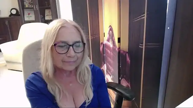 Snapshot of sofia_xkiss chatting on July 12, 1:45 pm sofia xkiss online show from July 12, 1:45 pm