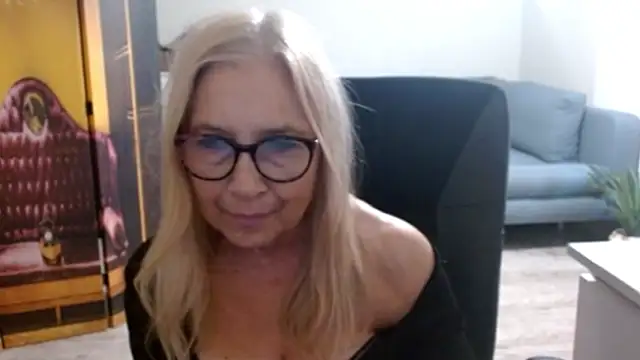 Snapshot of sofia_xkiss chatting on November 27, 2:39 pm sofia xkiss online show from November 27, 2:39 pm