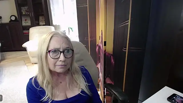 Snapshot of sofia_xkiss chatting on July 6, 1:51 pm sofia xkiss online show from July 6, 1:51 pm