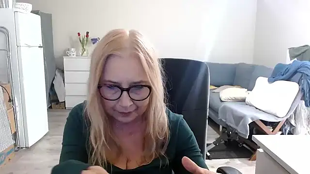 Snapshot of sofia_xkiss chatting on March 12, 7:46 am sofia xkiss online show from March 12, 7:46 am