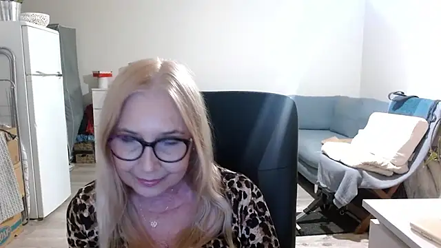 Snapshot of sofia_xkiss chatting on March 18, 1:13 am sofia xkiss online show from March 18, 1:13 am