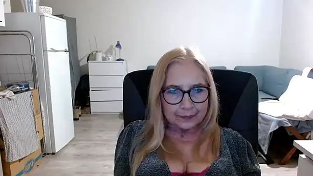 Snapshot of sofia_xkiss chatting on March 4, 5:45 pm sofia xkiss online show from March 4, 5:45 pm