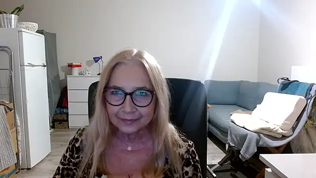 Snapshot of sofia_xkiss chatting on March 17, 9:35 pm sofia xkiss online show from March 17, 9:35 pm