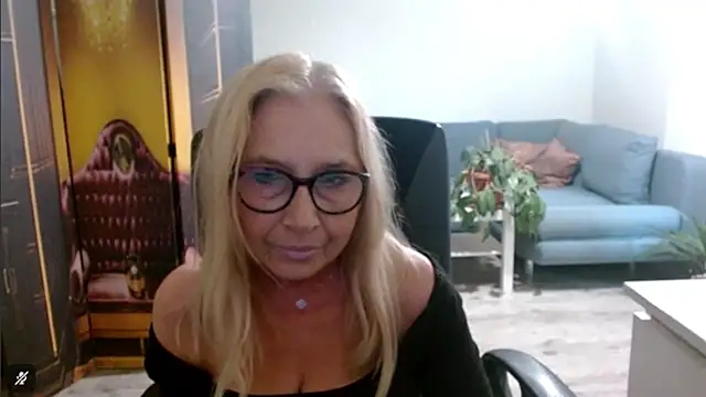 Snapshot of sofia_xkiss chatting on November 5, 3:04 pm sofia xkiss online show from November 5, 3:04 pm