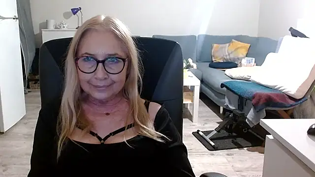 Snapshot of sofia_xkiss chatting on March 19, 5:39 pm sofia xkiss online show from March 19, 5:39 pm