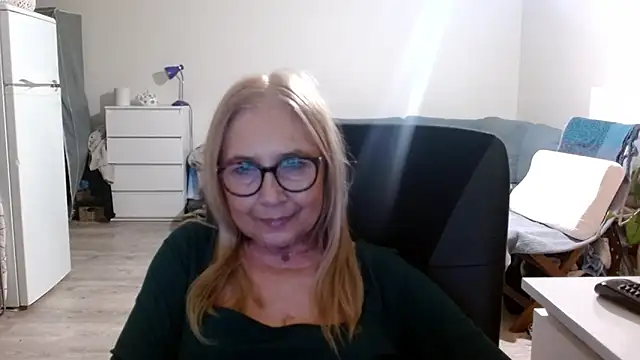 Snapshot of sofia_xkiss chatting on March 15, 5:48 pm sofia xkiss online show from March 15, 5:48 pm