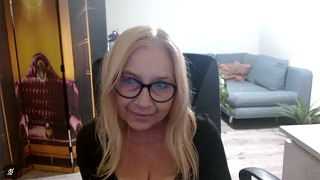 Snapshot of sofia_xkiss chatting on November 19, 3:12 pm sofia xkiss online show from November 19, 3:12 pm