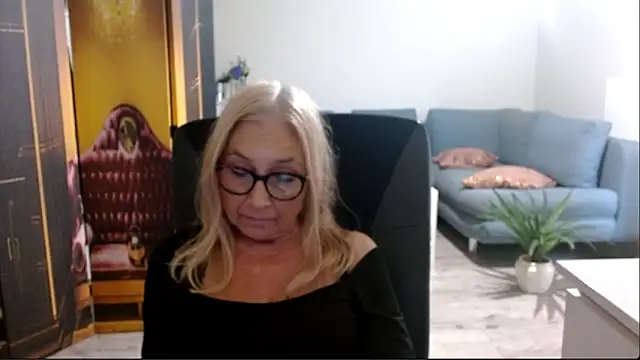 Snapshot of sofia_xkiss chatting on September 18, 2:20 pm sofia xkiss online show from September 18, 2:20 pm