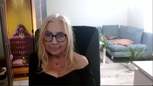 Snapshot of sofia_xkiss chatting on September 22, 2:34 pm sofia xkiss online show from September 22, 2:34 pm