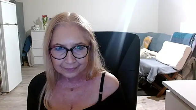 Snapshot of sofia_xkiss chatting on March 9, 6:11 pm sofia xkiss online show from March 9, 6:11 pm