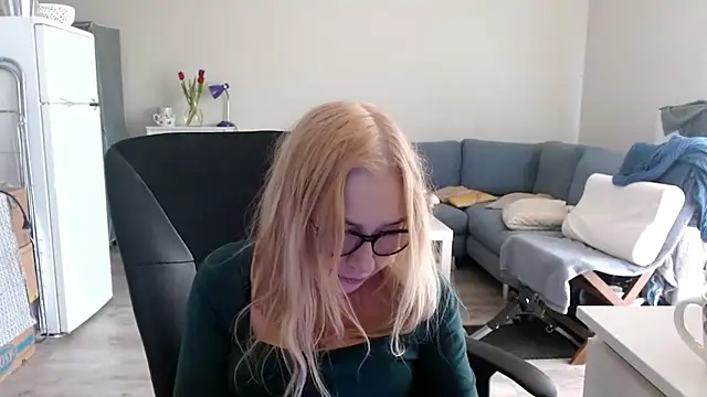 Snapshot of sofia_xkiss chatting on March 12, 10:59 am sofia xkiss online show from March 12, 10:59 am