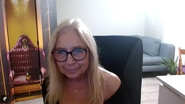 Snapshot of sofia_xkiss chatting on November 25, 3:12 pm sofia xkiss online show from November 25, 3:12 pm