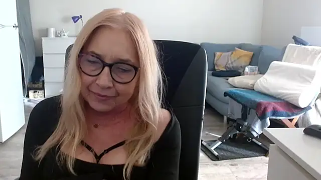 Snapshot of sofia_xkiss chatting on March 19, 2:35 pm sofia xkiss online show from March 19, 2:35 pm