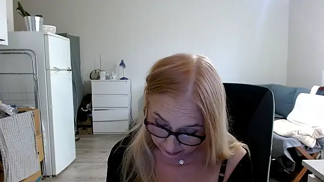 Snapshot of sofia_xkiss chatting on March 3, 11:00 am sofia xkiss online show from March 3, 11:00 am