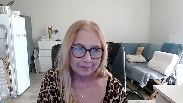 Snapshot of sofia_xkiss chatting on March 11, 10:51 am sofia xkiss online show from March 11, 10:51 am