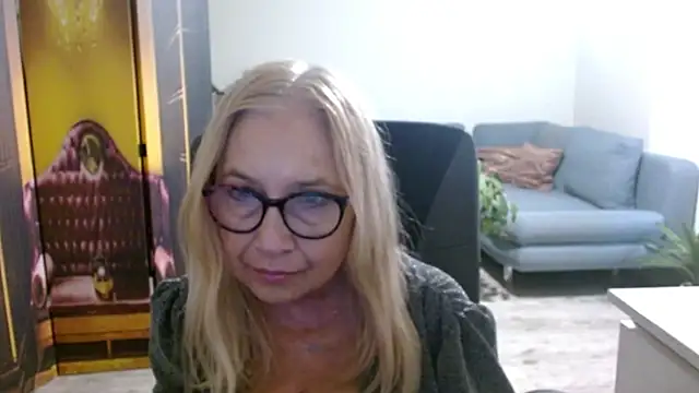 Snapshot of sofia_xkiss chatting on November 9, 7:45 am sofia xkiss online show from November 9, 7:45 am