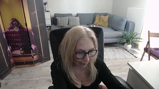 sofia xkiss online show from April 8, 1:56 pm