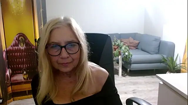 Snapshot of sofia_xkiss chatting on November 26, 2:50 pm sofia xkiss online show from November 26, 2:50 pm