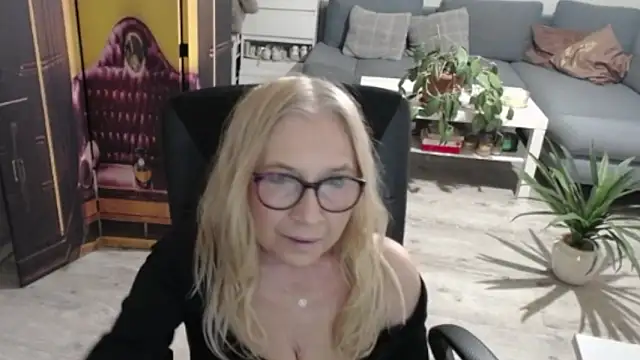 sofia xkiss online show from February 6, 2:46 pm