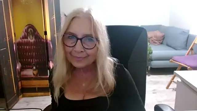 Snapshot of sofia_xkiss chatting on November 3, 3:04 pm sofia xkiss online show from November 3, 3:04 pm