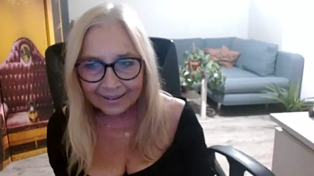 Snapshot of sofia_xkiss chatting on November 24, 2:50 pm sofia xkiss online show from November 24, 2:50 pm