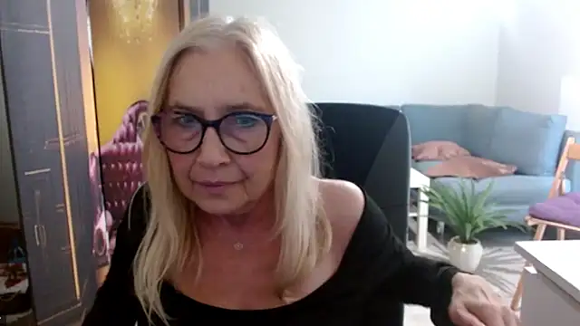 Snapshot of sofia_xkiss chatting on September 15, 1:55 pm sofia xkiss online show from September 15, 1:55 pm