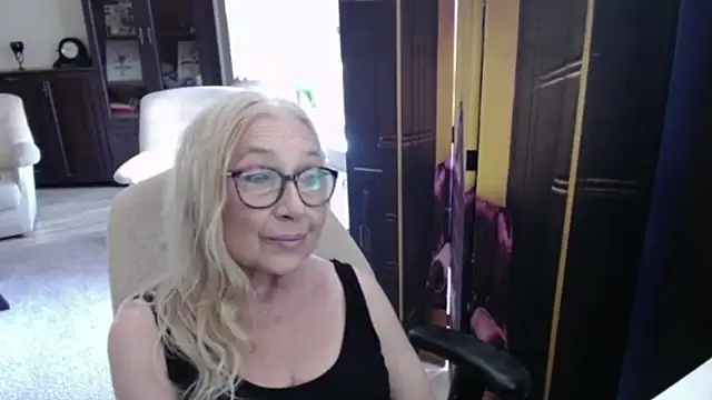 Snapshot of sofia_xkiss chatting on June 26, 6:52 am sofia xkiss online show from June 26, 6:52 am