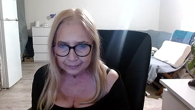 Snapshot of sofia_xkiss chatting on March 16, 6:01 pm sofia xkiss online show from March 16, 6:01 pm